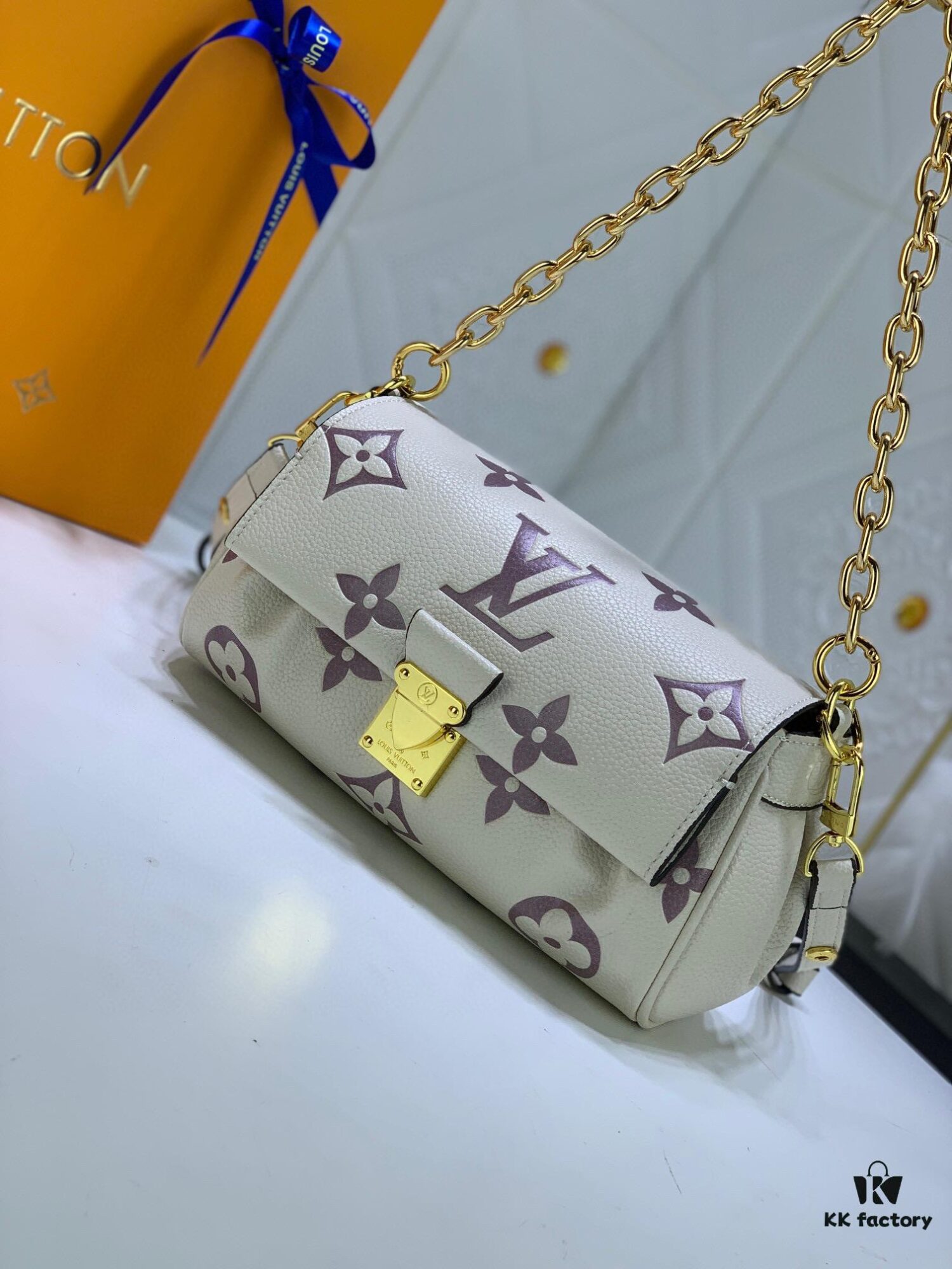 69305bc3f09edb6de4c4fc91 Upgraded Original Version (Replica Style) ✨‼️ M46393 White Embossed Pink, M45813 Black Embossed, M45859 Black Imprinted, M45836 Elephant Grey, White Embossed, White Quilted 👏👏 Favorite Handbag