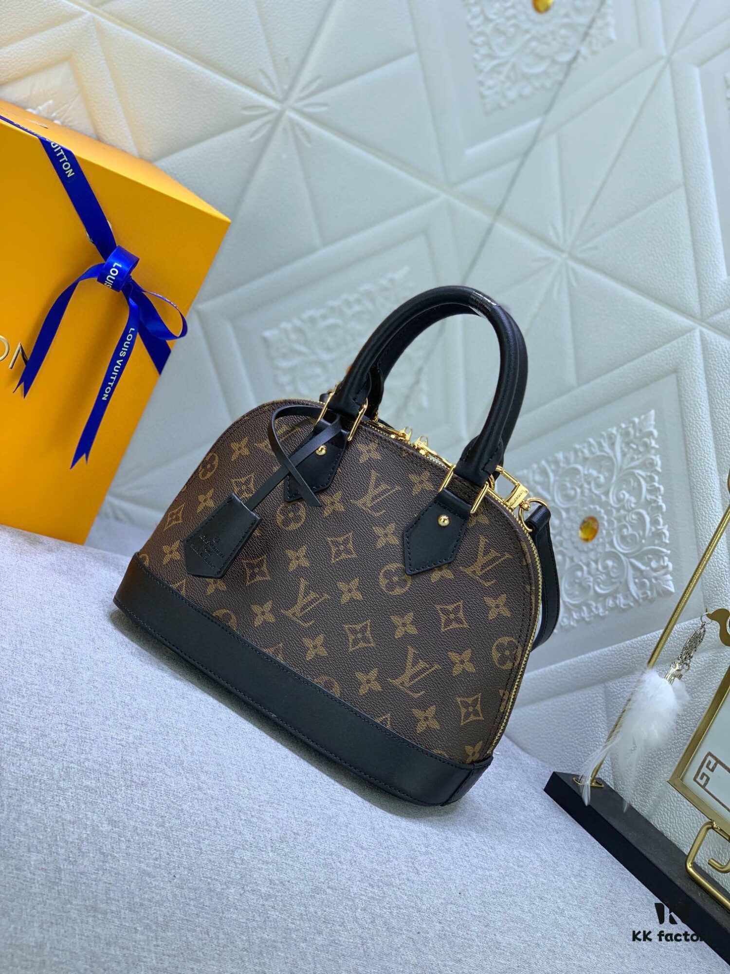 69305be7f09edb6de4c4fcc0 Upgraded Size Original M53151 M53152 Monogram N41221 Non-Check Black Leather Louis Vuitton Alma Handbag
