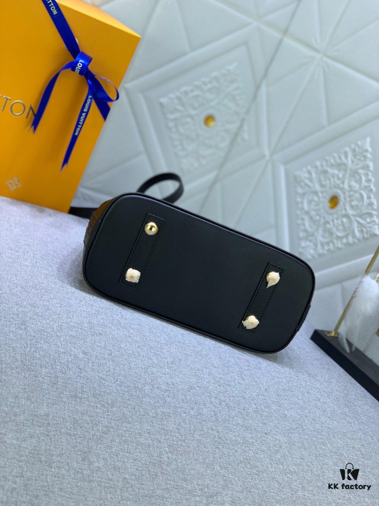 69305be8f09edb6de4c4fcc1 Upgraded Size Original M53151 M53152 Monogram N41221 Non-Check Black Leather Louis Vuitton Alma Handbag