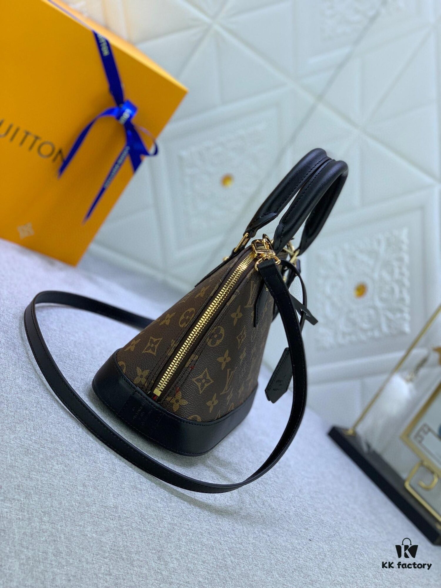 69305be8f09edb6de4c4fcc2 Upgraded Size Original M53151 M53152 Monogram N41221 Non-Check Black Leather Louis Vuitton Alma Handbag