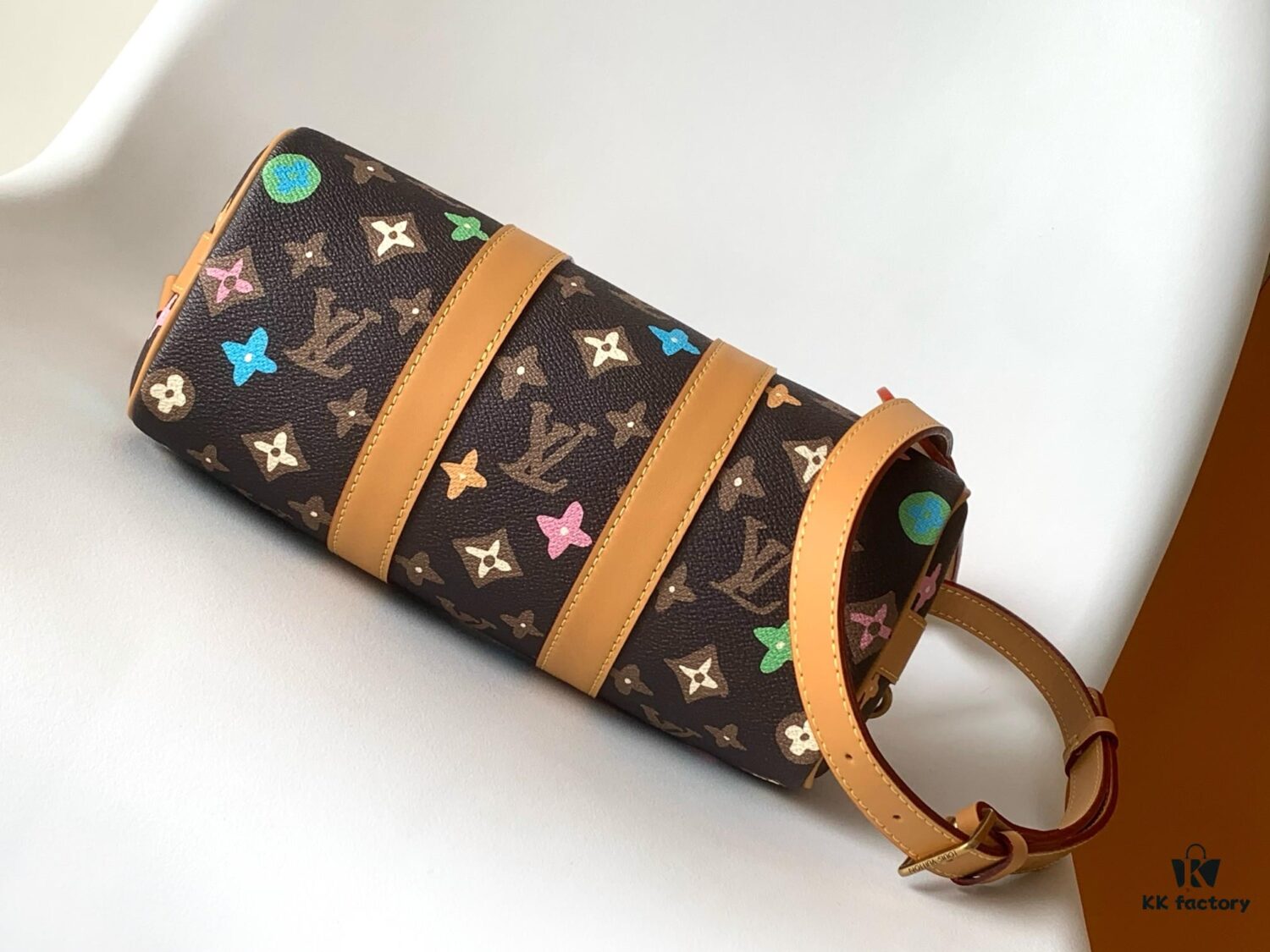 69305c3ff09edb6de4c4fd5a Top Quality Replica M24849 Black and White Monogram Keepall 25 Pillow Bag