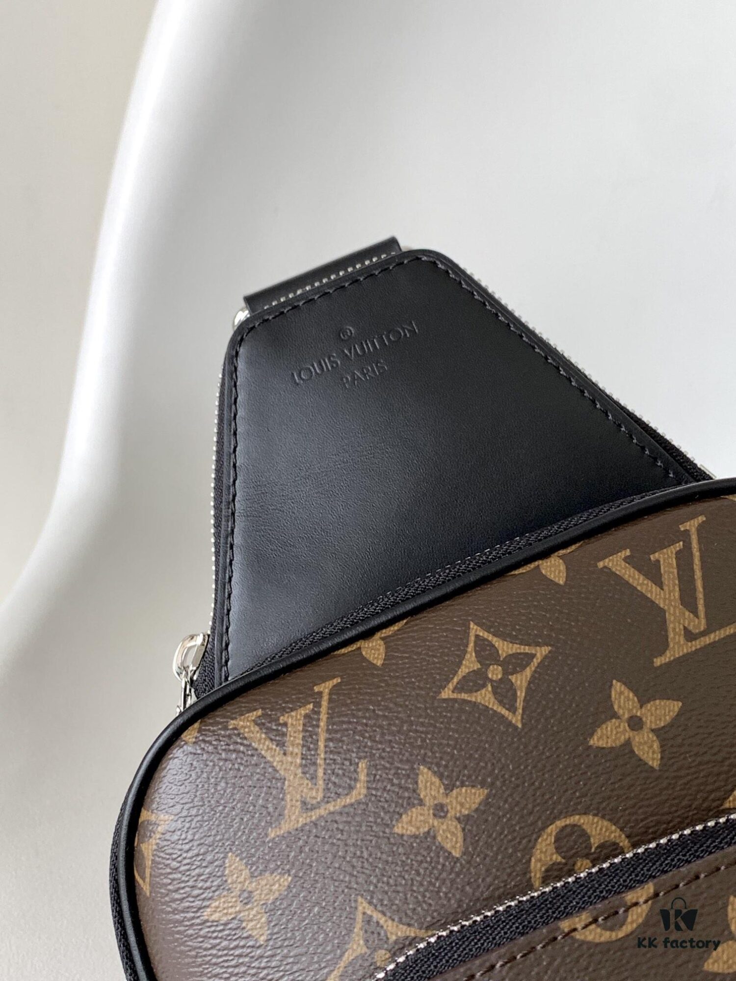 69305c75f09edb6de4c4fdc0 Top Quality Original M46327 Monogram N45302 Black Check Avenue Shoulder Bag