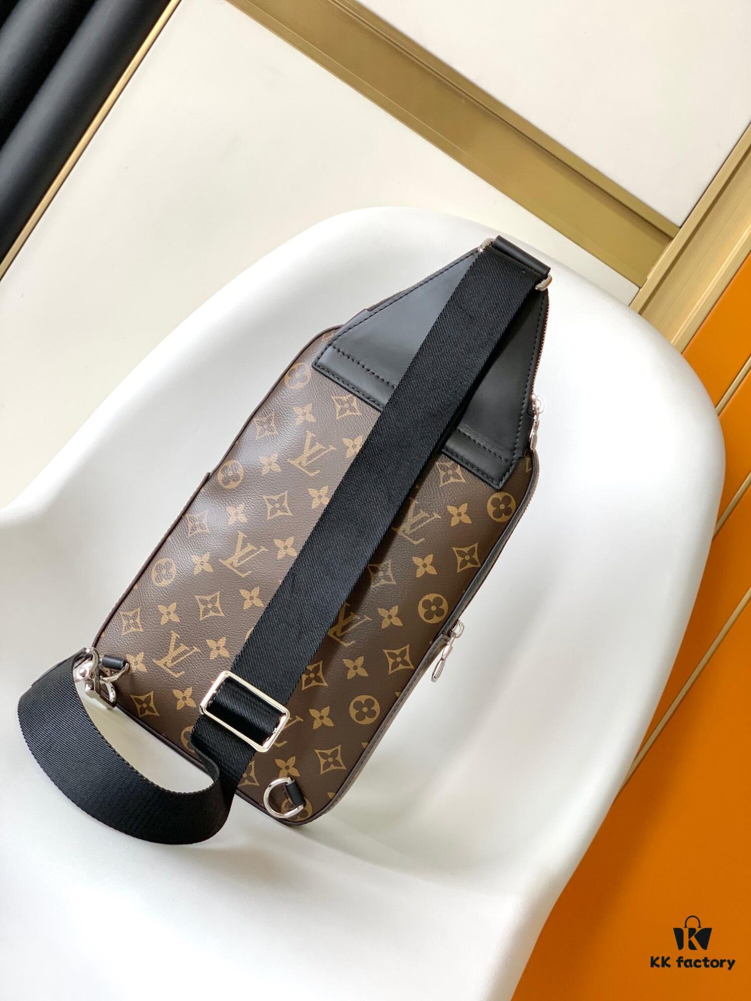 69305c76f09edb6de4c4fdc2 Top Quality Original M46327 Monogram N45302 Black Check Avenue Shoulder Bag