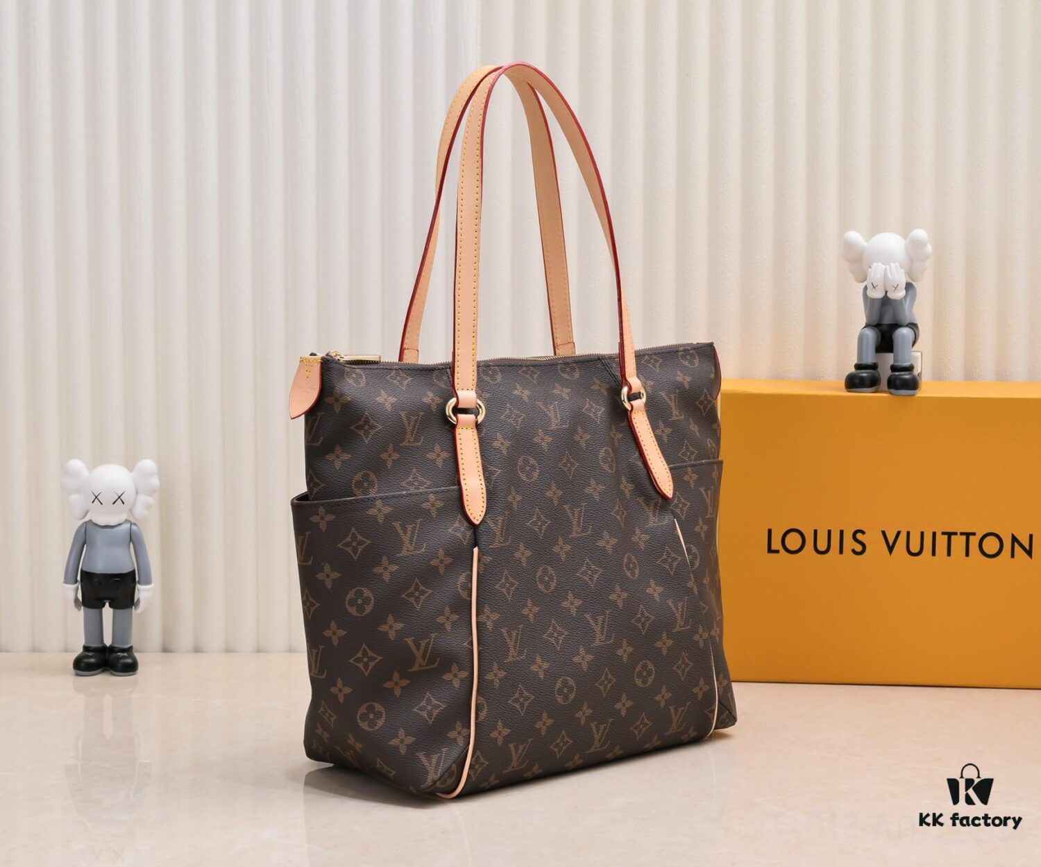 69305cb7f09edb6de4c4fe30 Exclusive Real Shot - Upgraded Version‼️ Double-Sided Color-Changing Yellow Leather, High Quality, Highly Acclaimed LV Louis Vuitton M56689, Original Mold Design