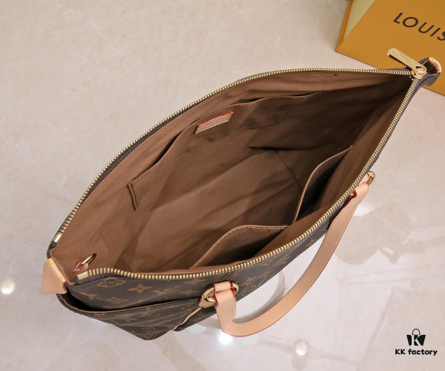 69305cb9f09edb6de4c4fe33 Exclusive Real Shot - Upgraded Version‼️ Double-Sided Color-Changing Yellow Leather, High Quality, Highly Acclaimed LV Louis Vuitton M56689, Original Mold Design