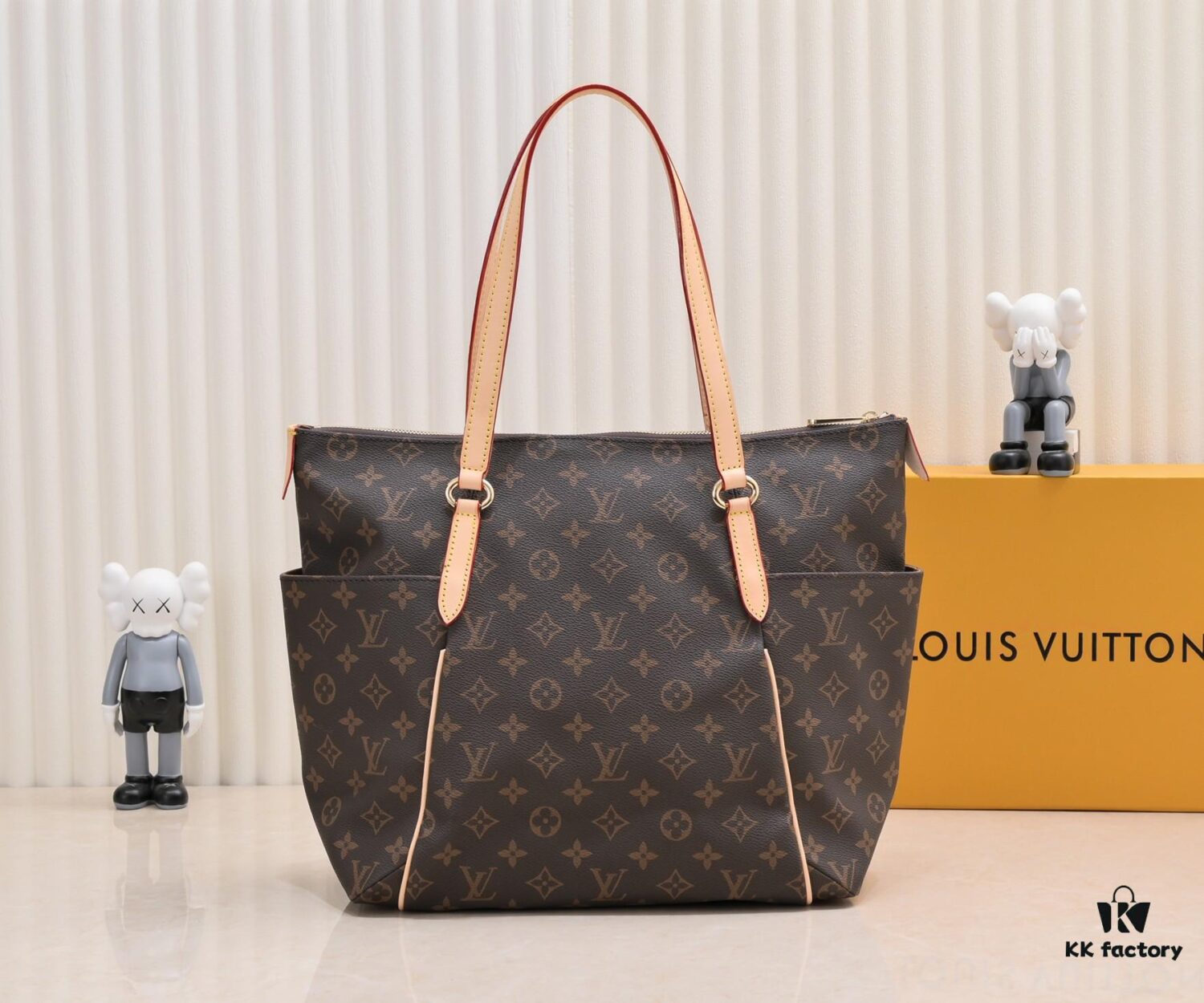 69305cbaf09edb6de4c4fe35 Exclusive Real Shot - Upgraded Version‼️ Double-Sided Color-Changing Yellow Leather, High Quality, Highly Acclaimed LV Louis Vuitton M56689, Original Mold Design