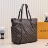 69305cc1f09edb6de4c4fe44 Exclusive Real Shot - Upgraded Version‼️ Double-Sided Color-Changing Yellow Leather, High Quality, Highly Acclaimed LV Louis Vuitton M56689, Original Mold Design