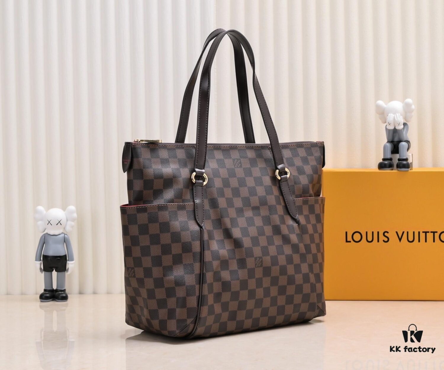 69305cc1f09edb6de4c4fe44 Exclusive Real Shot - Upgraded Version‼️ Double-Sided Color-Changing Yellow Leather, High Quality, Highly Acclaimed LV Louis Vuitton M56689, Original Mold Design