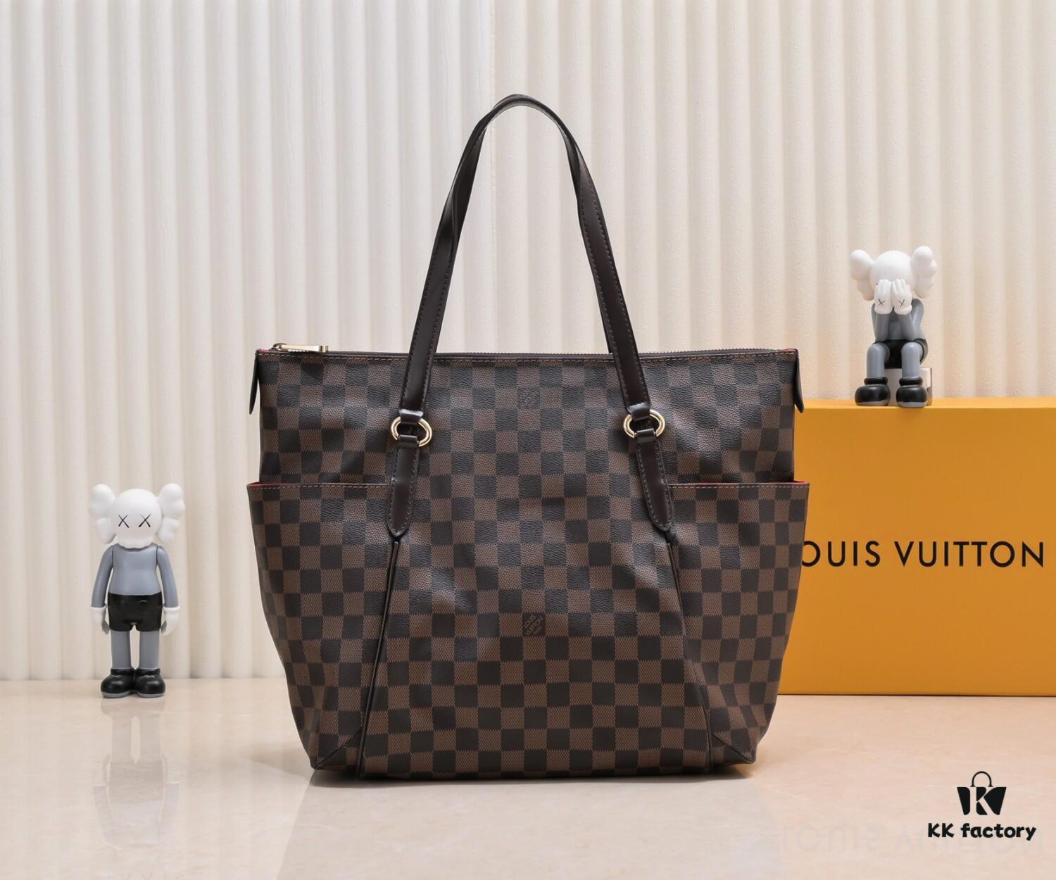 69305cc4f09edb6de4c4fe47 Exclusive Real Shot - Upgraded Version‼️ Double-Sided Color-Changing Yellow Leather, High Quality, Highly Acclaimed LV Louis Vuitton M56689, Original Mold Design