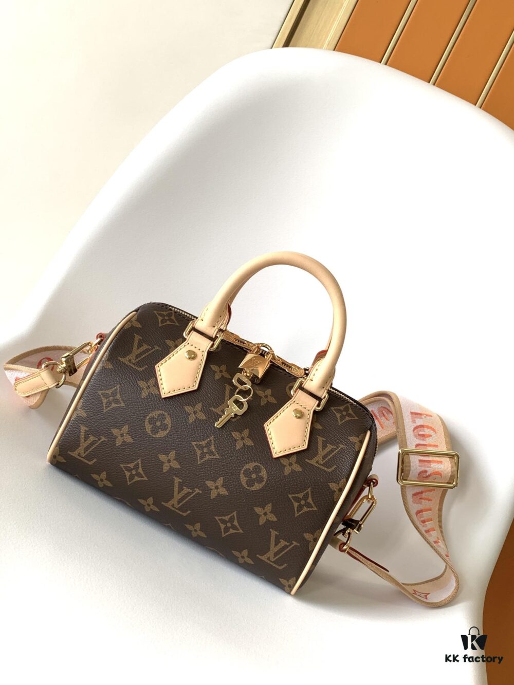 M46594 Pink M46222 Apricot M46234 Black [M45957 Black M45948 Red, Non-Adjustable Strap] - This Speedy Bandoulière 20 Handbag is crafted from Monogram canvas with cowhide leather trim and textile lining, continuing the iconic Louis Vuitton Speedy travel bag design in a compact size, featuring rolled leather handles and a detachable, adjustable fabric shoulder strap adorned with signature woven branding details