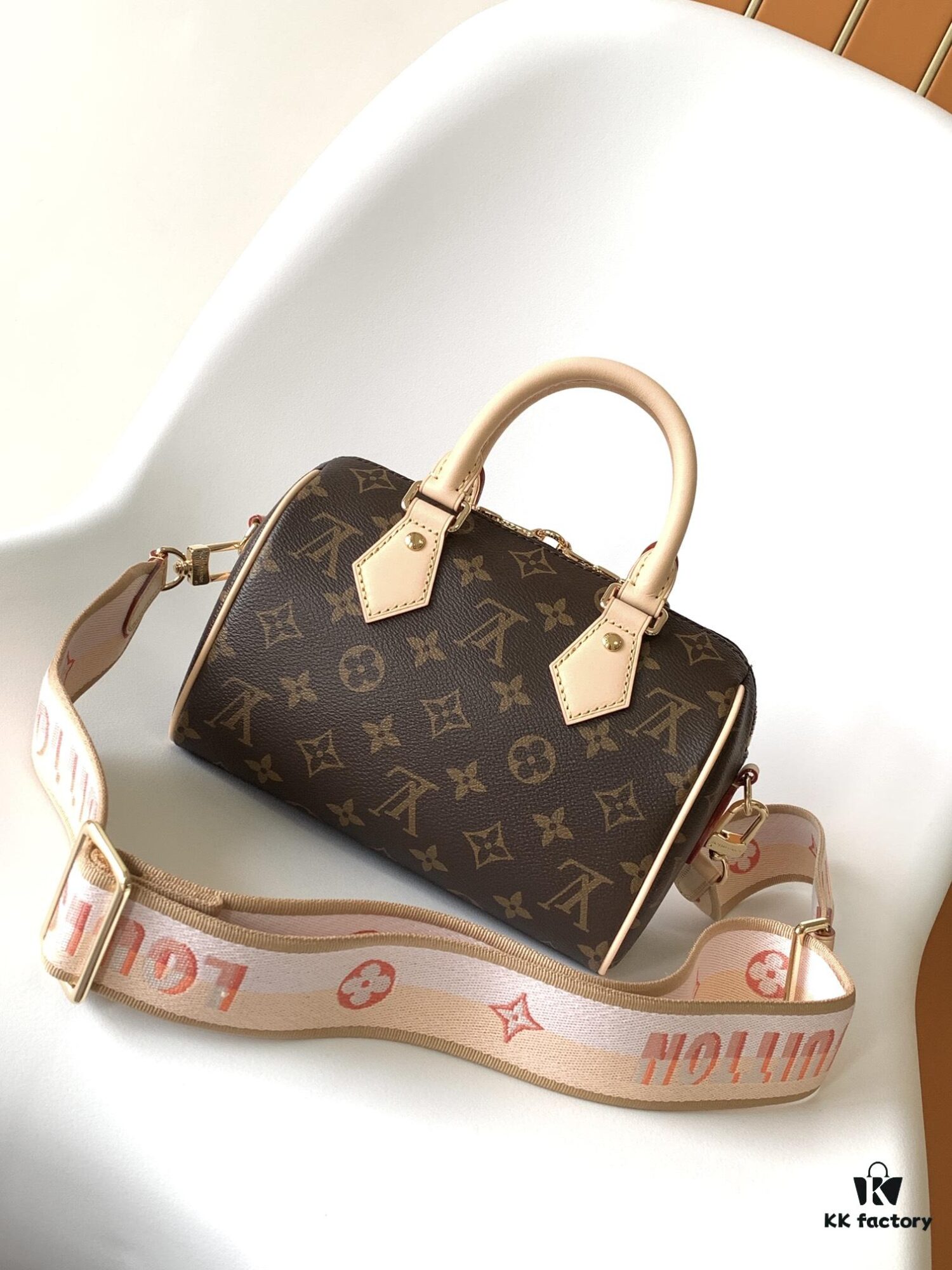 M46594 Pink M46222 Apricot M46234 Black [M45957 Black M45948 Red, Non-Adjustable Strap] - This Speedy Bandoulière 20 Handbag is crafted from Monogram canvas with cowhide leather trim and textile lining, continuing the iconic Louis Vuitton Speedy travel bag design in a compact size, featuring rolled leather handles and a detachable, adjustable fabric shoulder strap adorned with signature woven branding details