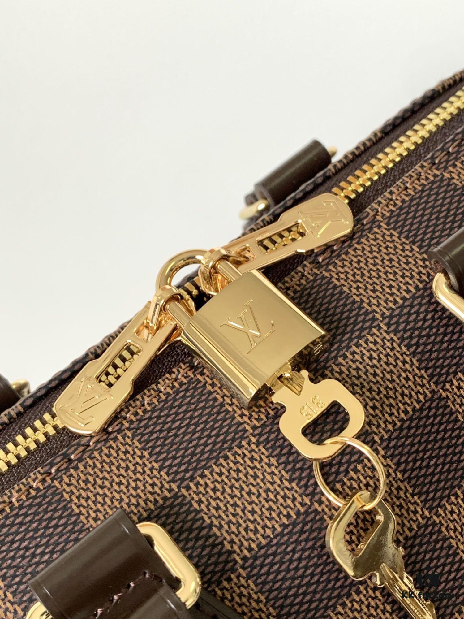 M40489 Ngai. M46594 Pink M46222 Apricot M46234 Black [M45957 Black M45948 Red, Shoulder Strap Not Adjustable] — This Speedy Bandoulière 20 Handbag