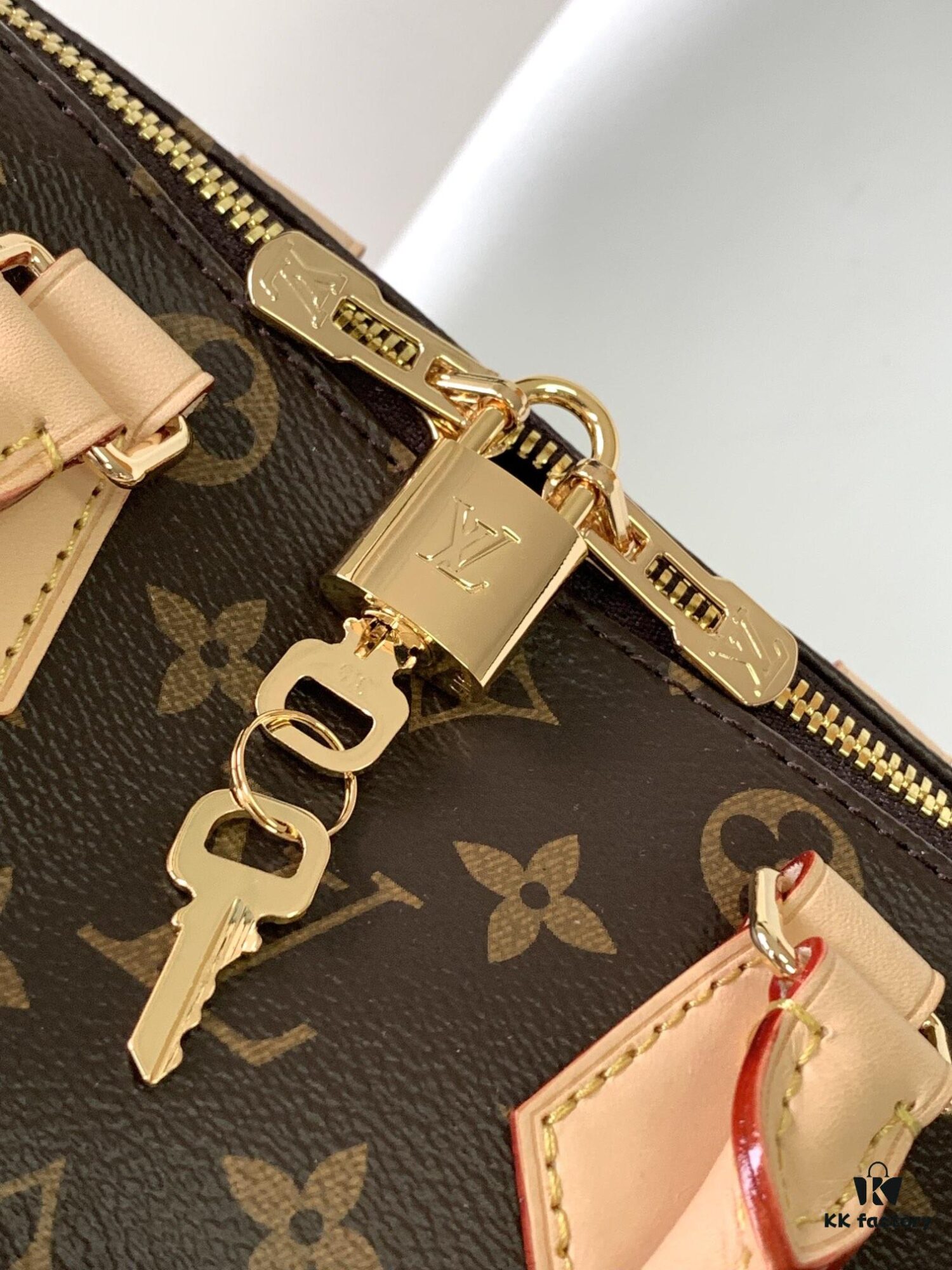 M46222 Beige M46234 Black [M45957 Black M45948 Red Adjustable Strap Not Available] ~ This Speedy Bandoulière 20 Handbag