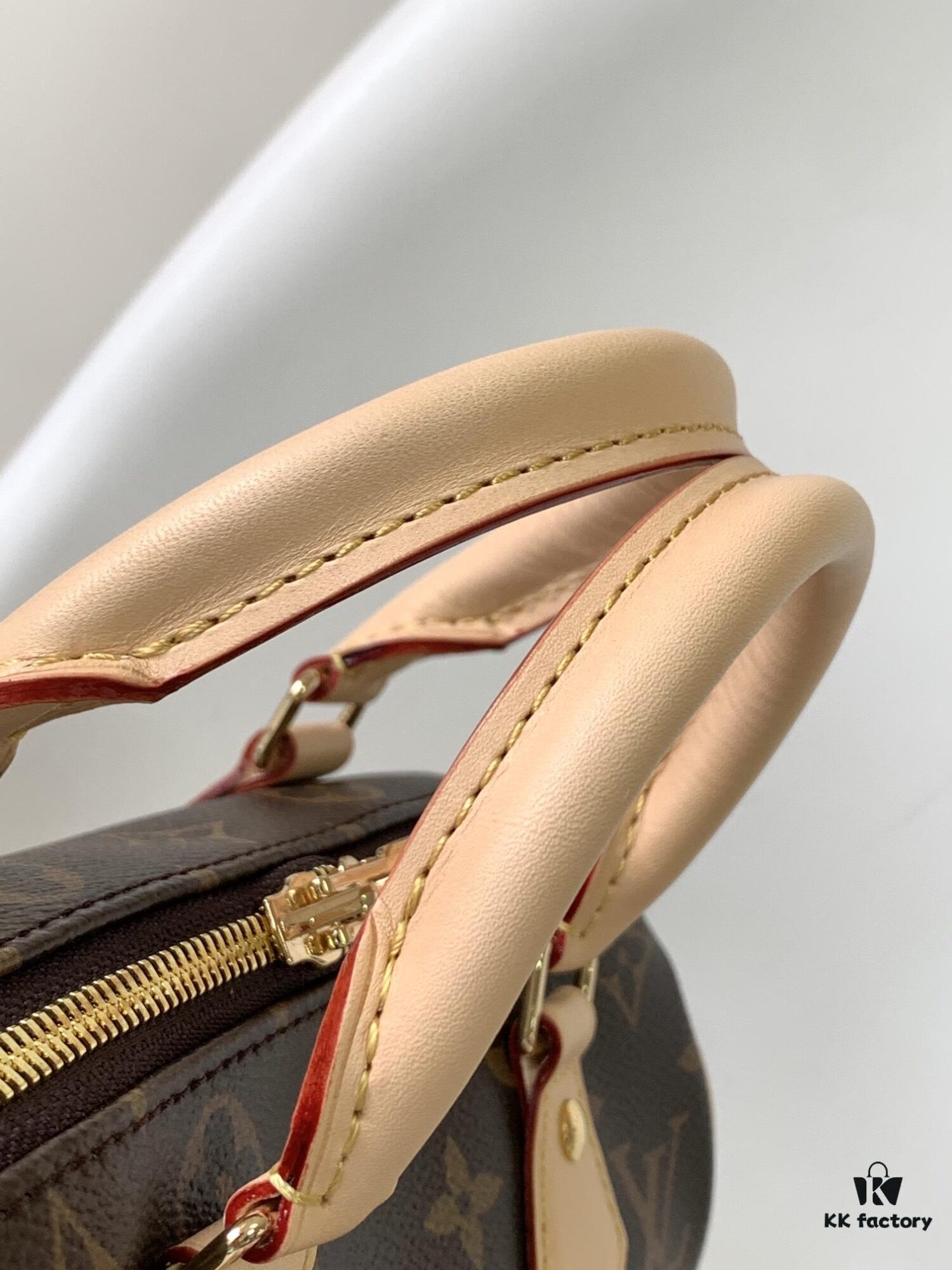 M46222 Beige M46234 Black [M45957 Black M45948 Red Adjustable Strap Not Available] ~ This Speedy Bandoulière 20 Handbag