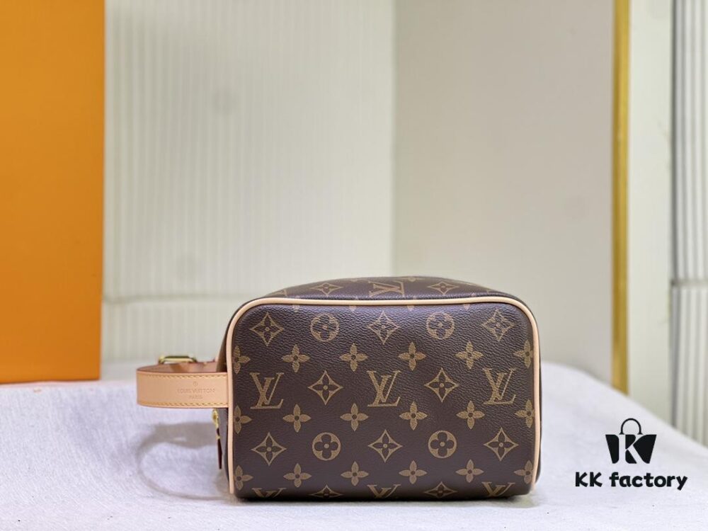 69305d5ff09edb6de4c4ff68 Exclusive Real Photo M83113 Black Flower M83112 Aged Flower Brand New Locker Dopp Kit