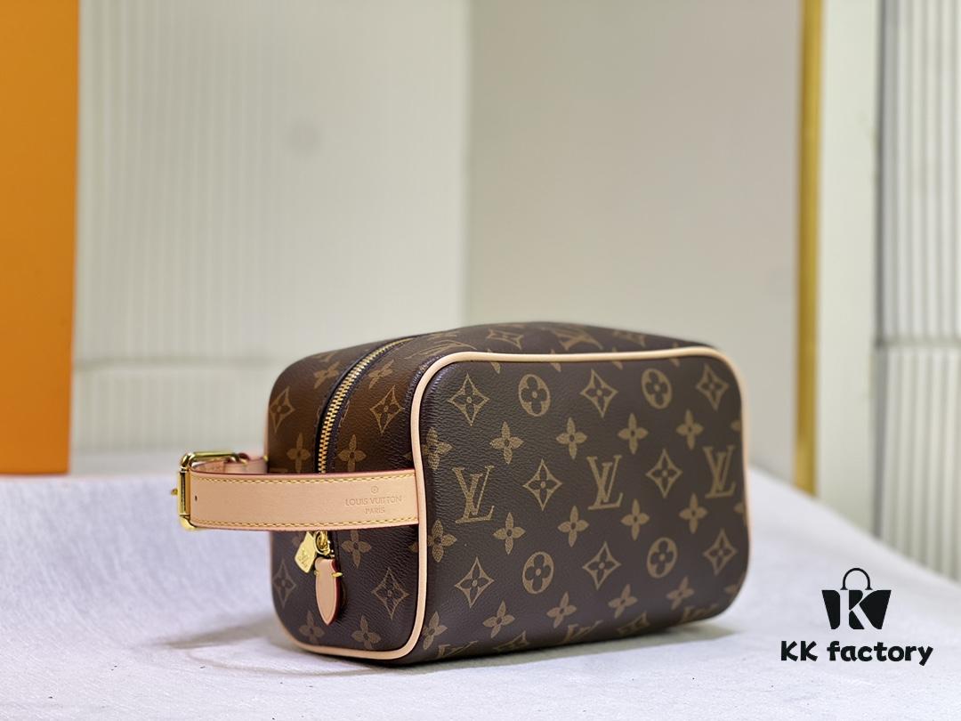 69305d5ff09edb6de4c4ff69 Exclusive Real Photo M83113 Black Flower M83112 Aged Flower Brand New Locker Dopp Kit