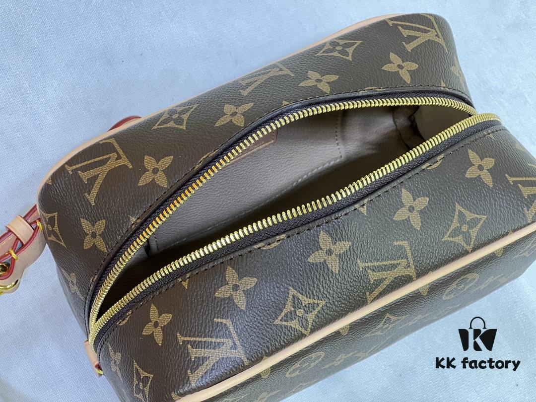 69305d63f09edb6de4c4ff70 Exclusive Real Photo M83113 Black Flower M83112 Aged Flower Brand New Locker Dopp Kit