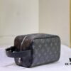 69305d64f09edb6de4c4ff72 Exclusive Real Shot M83113 Black Flower M83112 Aged Flower Brand New Locker Dopp Kit