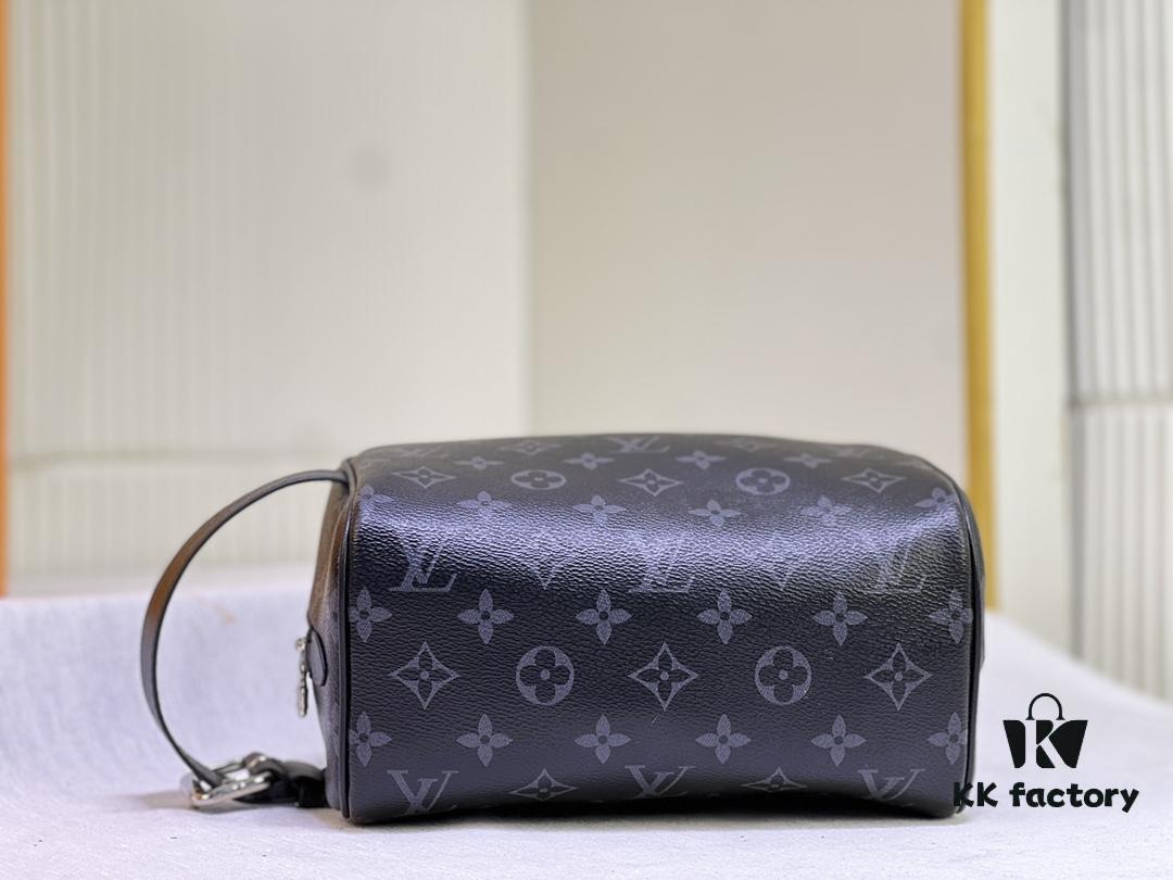 69305d66f09edb6de4c4ff78 Exclusive Real Shot M83113 Black Flower M83112 Aged Flower Brand New Locker Dopp Kit