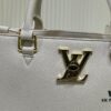 69305d70f09edb6de4c4ff8b M22311 Black M23637 Beige Top-Quality Original Stock The Lock & Go Handbag Expresses Contemporary Style Through Fashion-Forward Design and Refined Details
