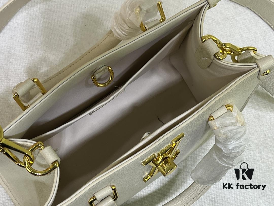 69305d70f09edb6de4c4ff8c M22311 Black M23637 Beige Top-Quality Original Stock The Lock & Go Handbag Expresses Contemporary Style Through Fashion-Forward Design and Refined Details