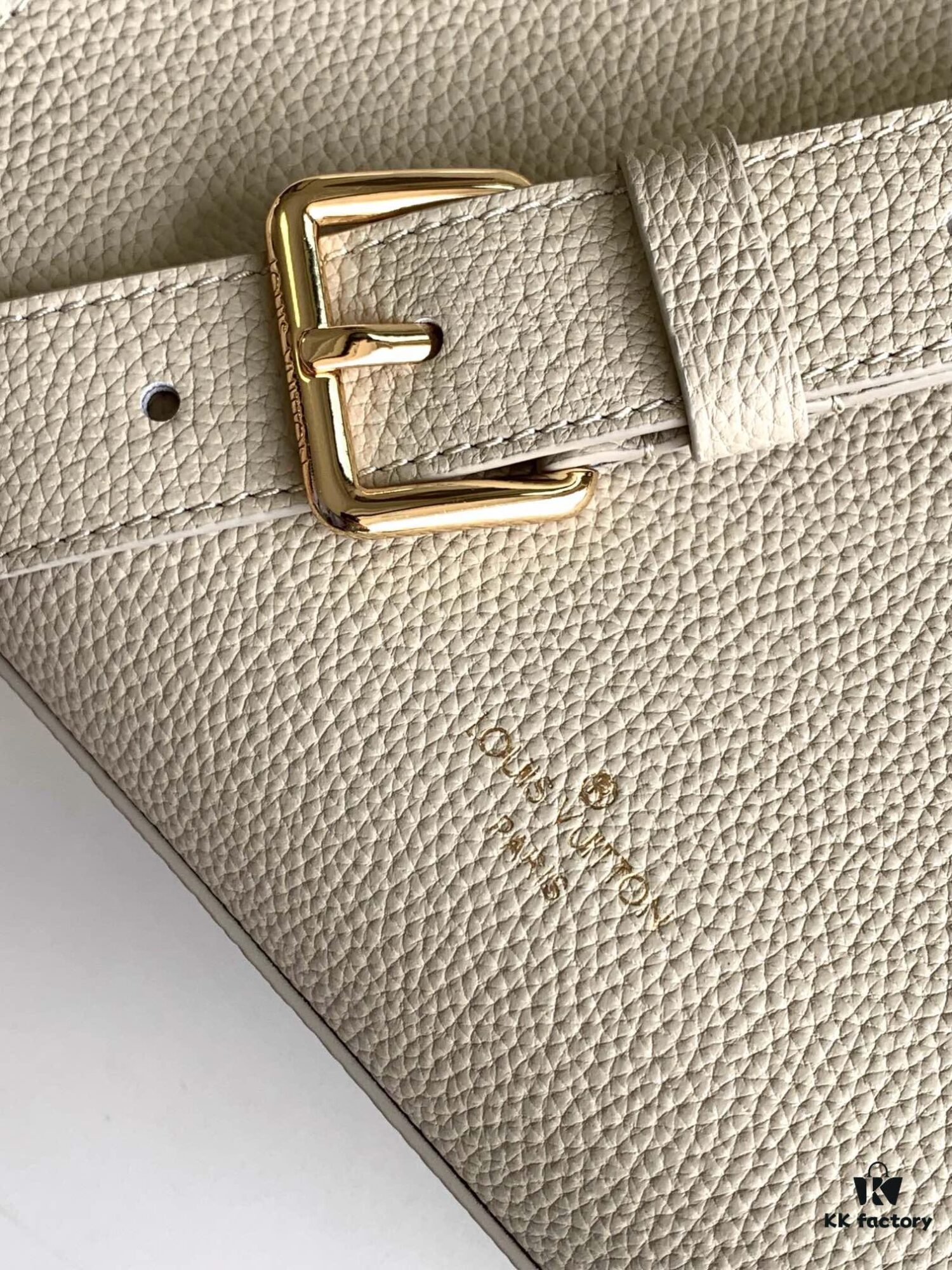 69305d7df09edb6de4c4ffa4 M23437 Beige M22311 Black M23637 Off-White Top-Quality Original Surplus Lock & Go Handbag