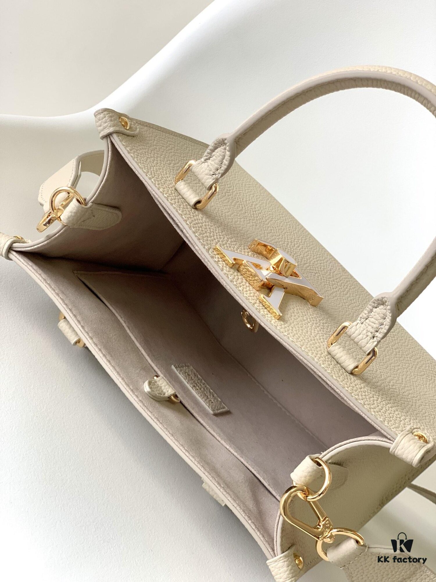 69305d7ff09edb6de4c4ffa6 M23437 Beige M22311 Black M23637 Off-White Top-Quality Original Surplus Lock & Go Handbag