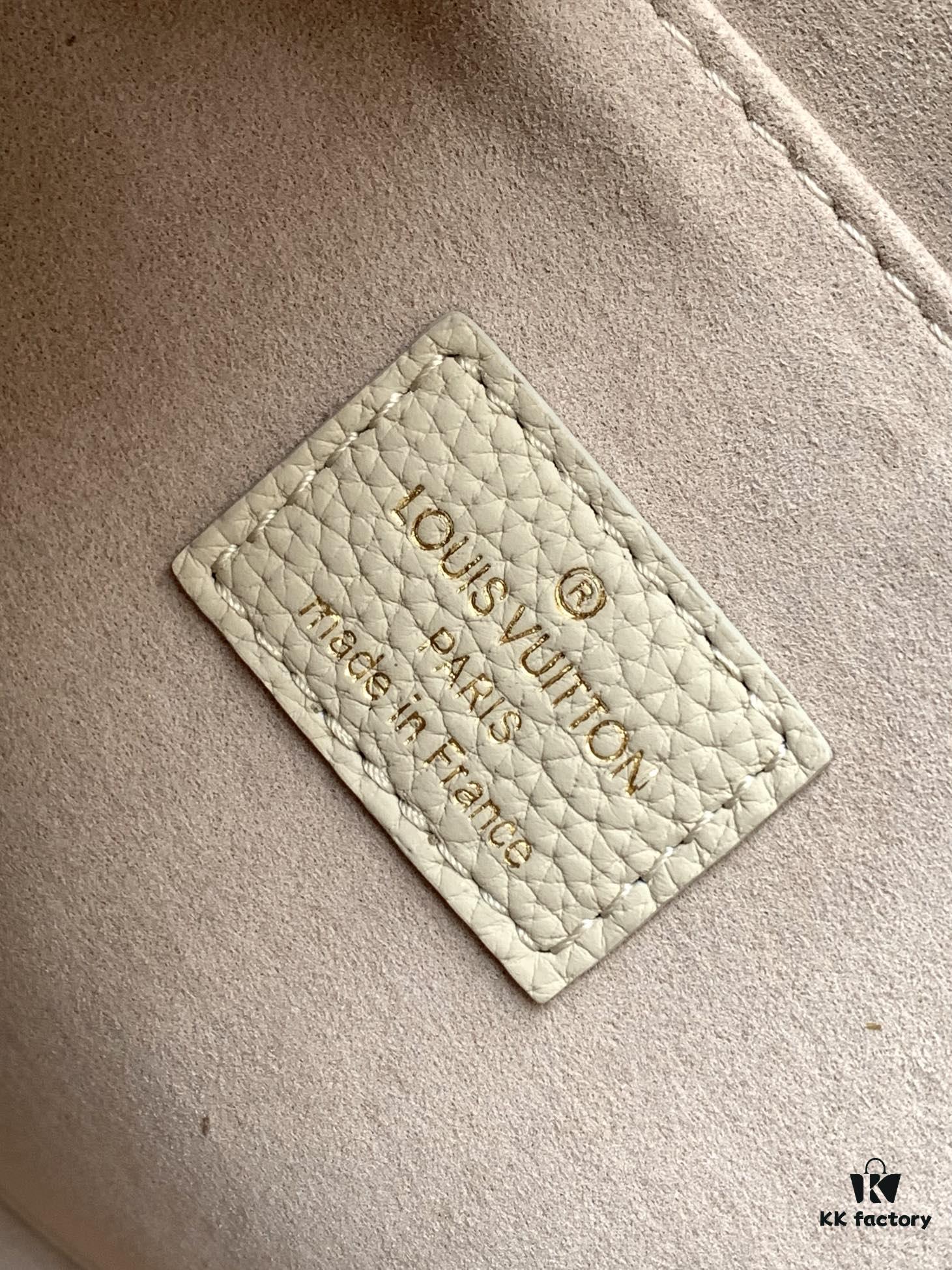 69305d7ff09edb6de4c4ffa7 M23437 Beige M22311 Black M23637 Off-White Top-Quality Original Surplus Lock & Go Handbag