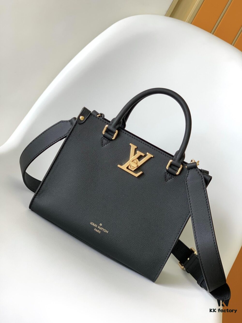 69305d7ff09edb6de4c4ffa8 M23437 Beige M22311 Black M23637 Off-White Top Quality Original Order This Lock & Go Bag Conveys Fashion Style with Stylish Design and Exquisite Details