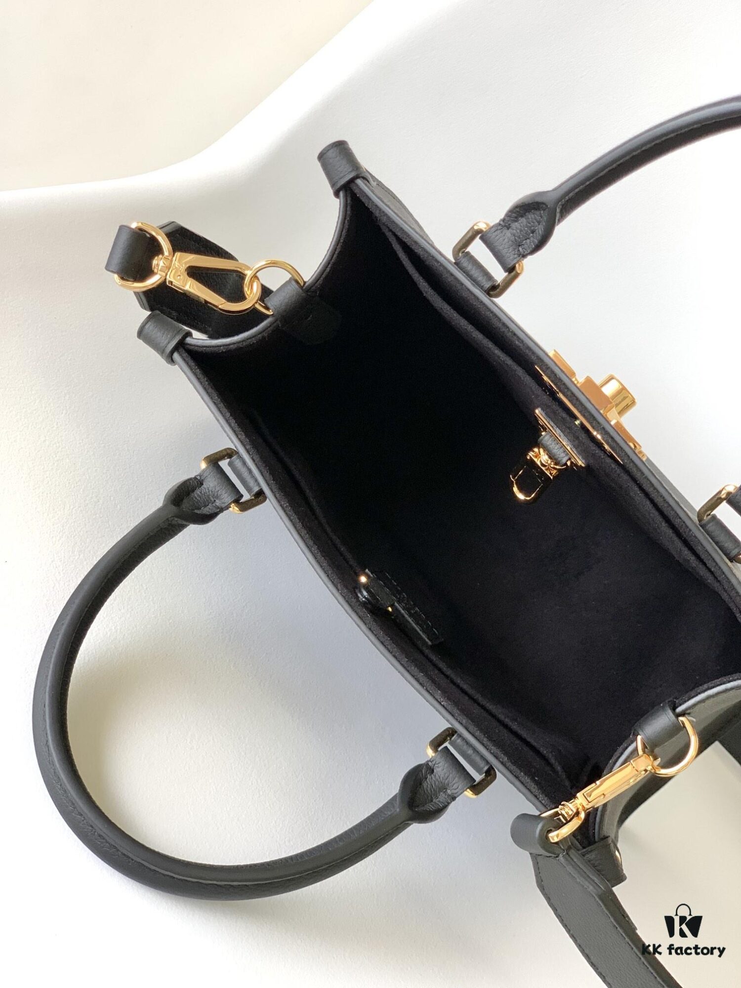 69305d87f09edb6de4c4ffb3 M23437 Beige M22311 Black M23637 Off-White Top Quality Original Order This Lock & Go Bag Conveys Fashion Style with Stylish Design and Exquisite Details