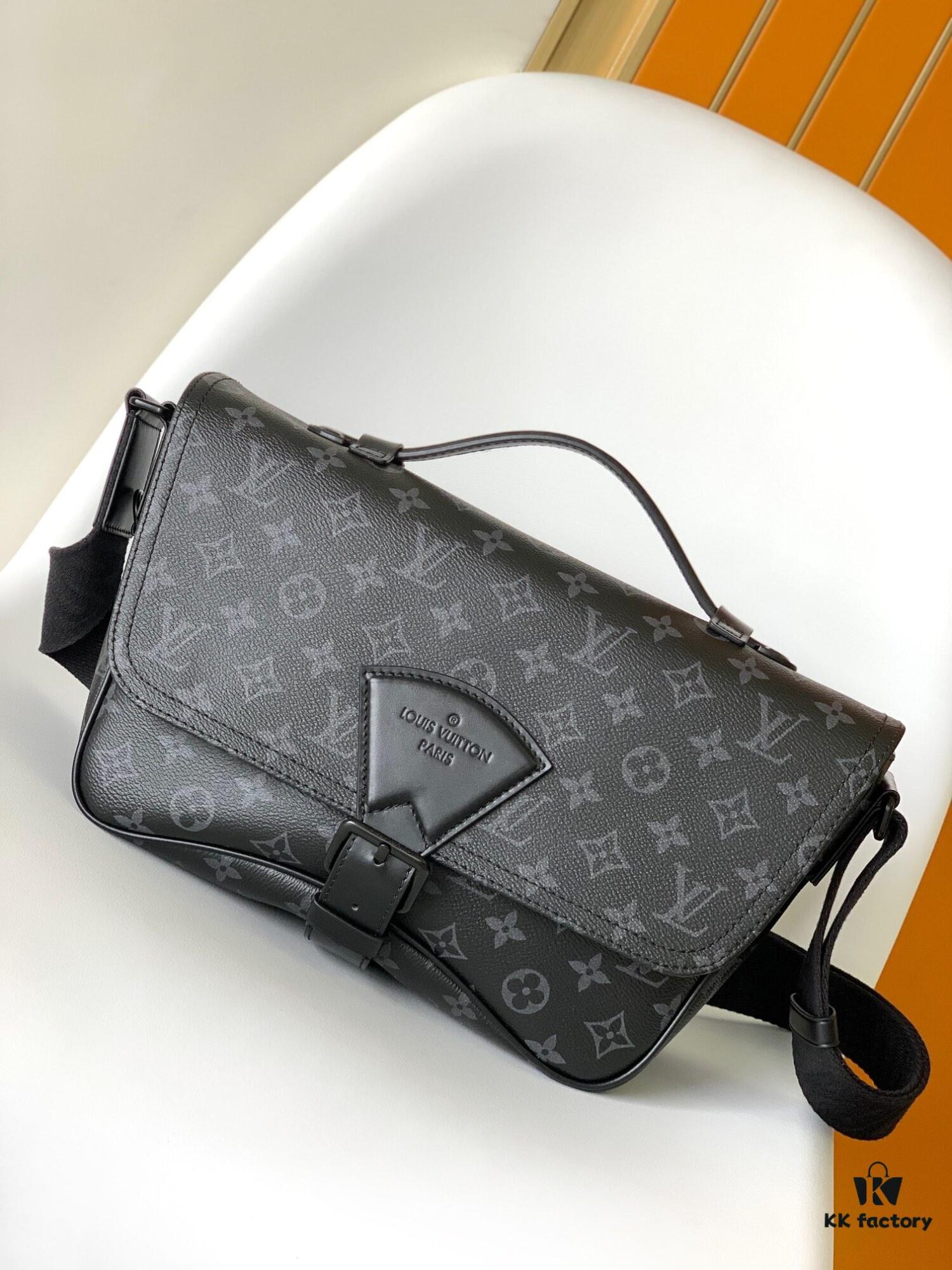 69305d9ff09edb6de4c4ffde Top Quality Original Order M46685 Black Flower Men's Mailbag Montsouris Messenger Bag