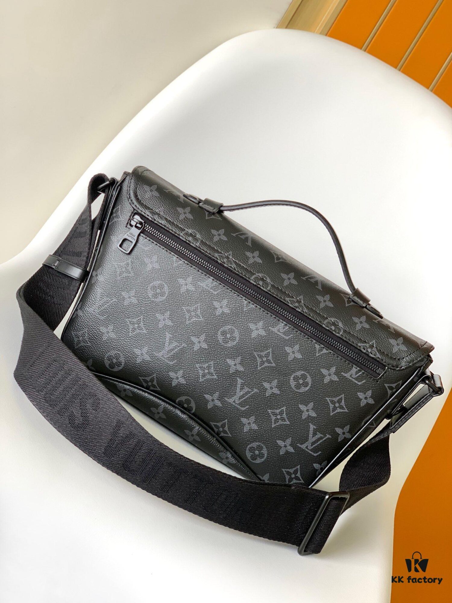 69305da1f09edb6de4c4ffe1 Top Quality Original Order M46685 Black Flower Men's Mailbag Montsouris Messenger Bag