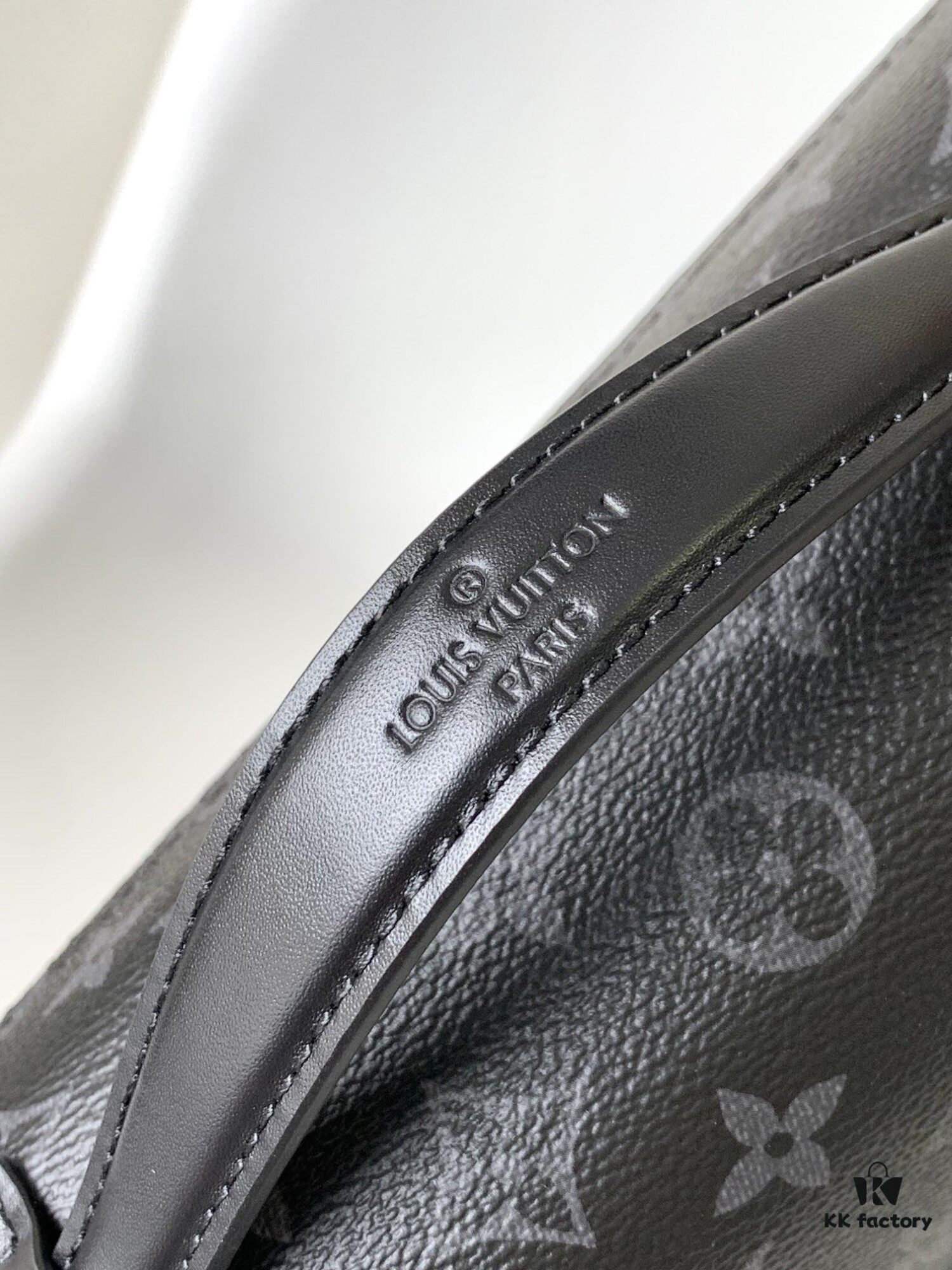 69305da3f09edb6de4c4ffe3 Top Quality Original Order M46685 Black Flower Men's Mailbag Montsouris Messenger Bag