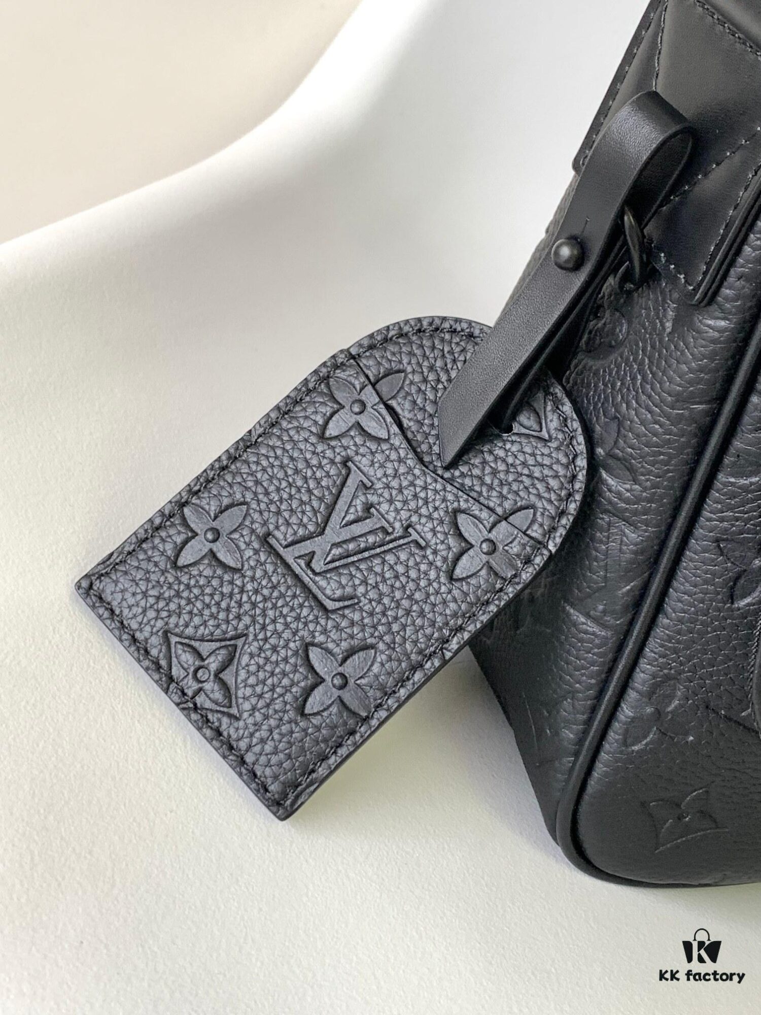 69305da8f09edb6de4c4ffec Top Quality Original Order M46685 Embossed M46685 Black Flower Men's Mailbag Montsouris Messenger Bag