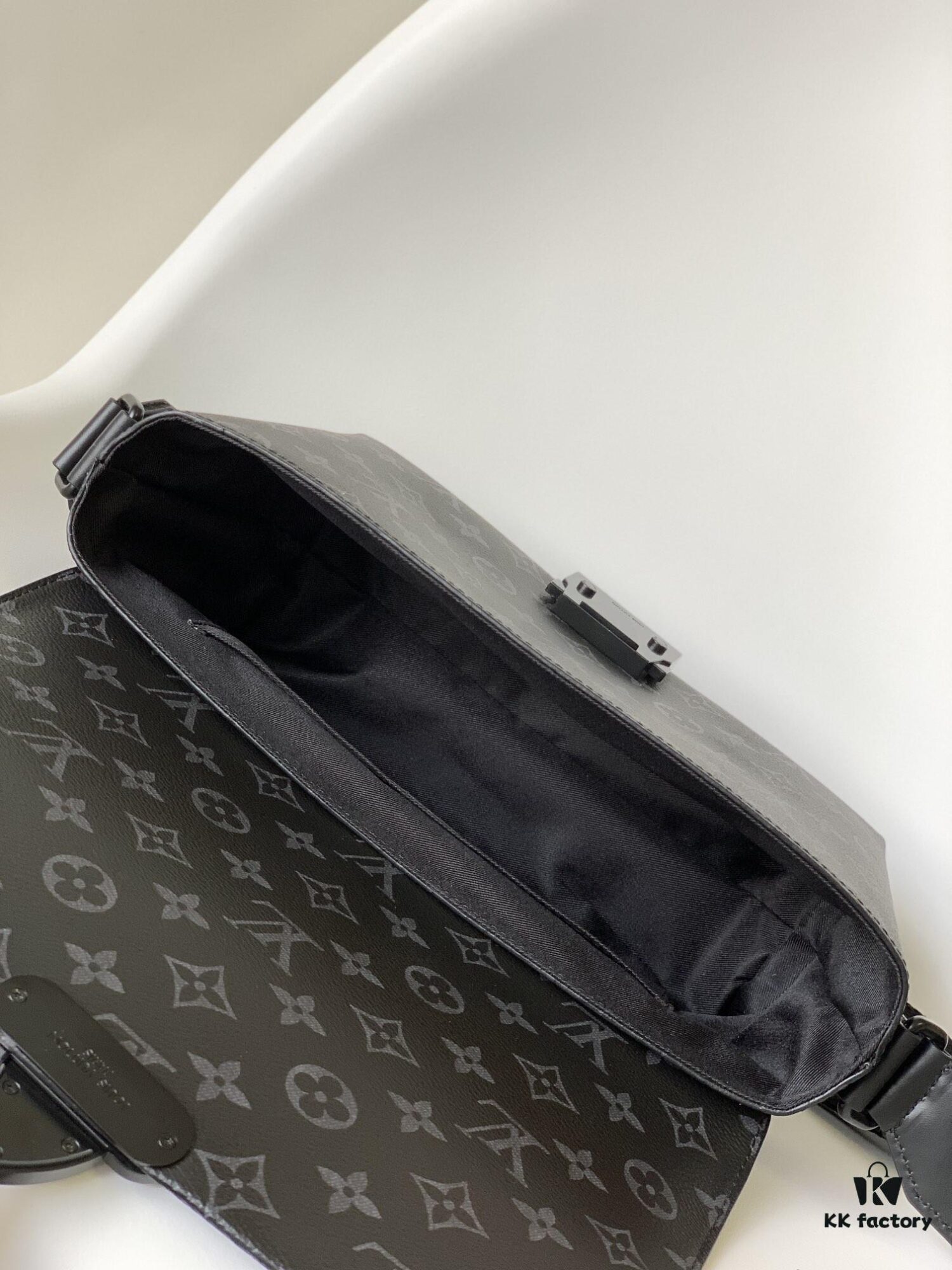 69305daff09edb6de4c4fff8 Top Quality Original Order M46794 Black Flower M23741 Embossed S-Cape Messenger Bag