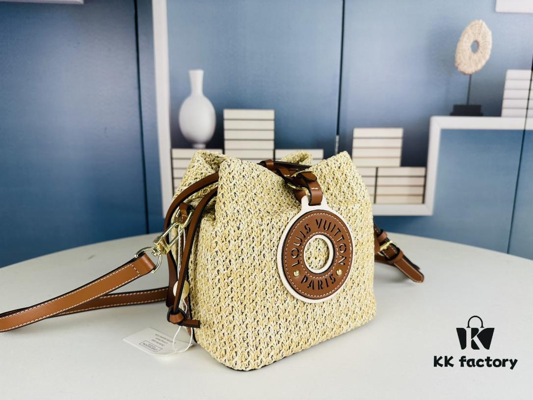69305e3df09edb6de4c5011e New Small LV NOE PURSE Bucket Bag in Raffia Leather