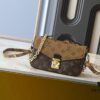 69305e4ef09edb6de4c5013d M46279 East West Métis Small Messenger Bag