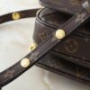 69305e55f09edb6de4c5014c M46279 East West Métis Small Messenger Bag