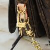 69305e55f09edb6de4c5014e M46279 East West Métis Small Messenger Bag