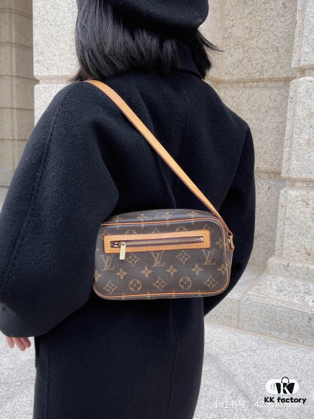 69305e93f09edb6de4c501cd M51183 Small Open Smile Box Bag LV Vintage Monogram Shoulder Bag