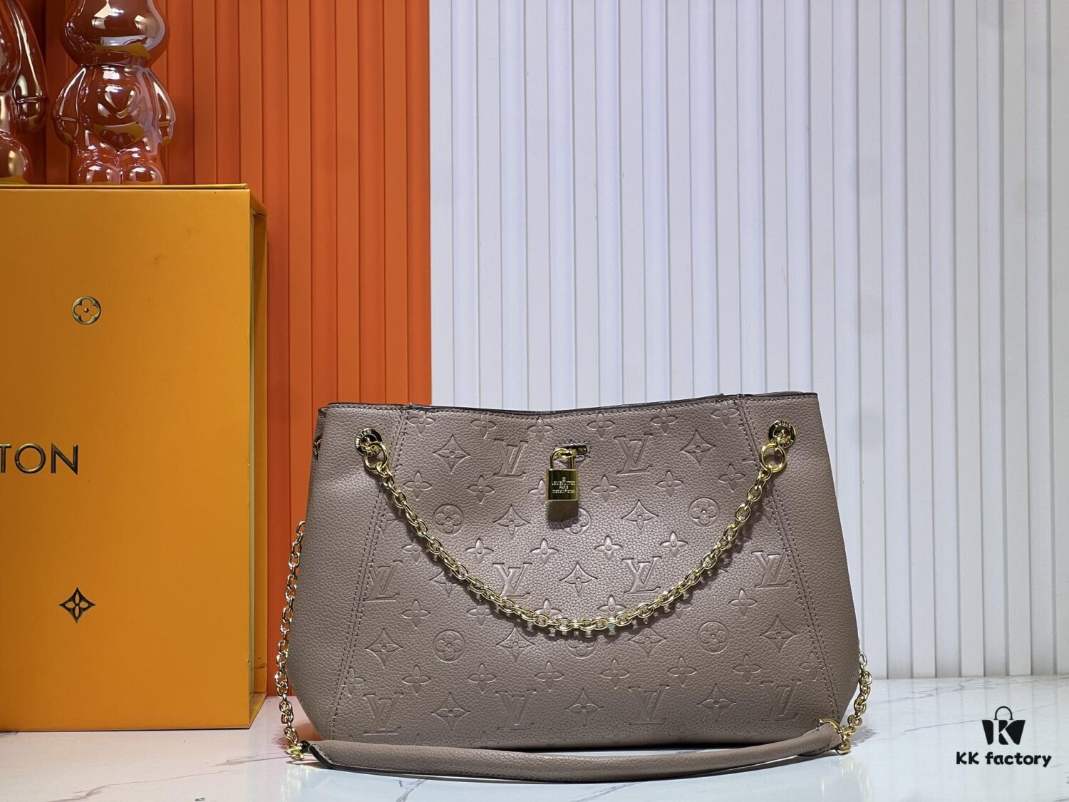 69305ef2f09edb6de4c50290 M14414 M14659 M14234 M Anytime Medium Handbag