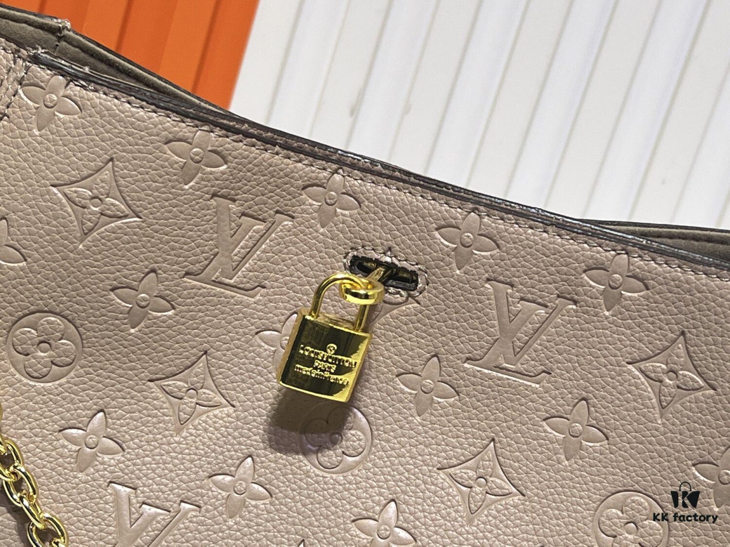 69305ef2f09edb6de4c50291 M14414 M14659 M14234 M Anytime Medium Handbag