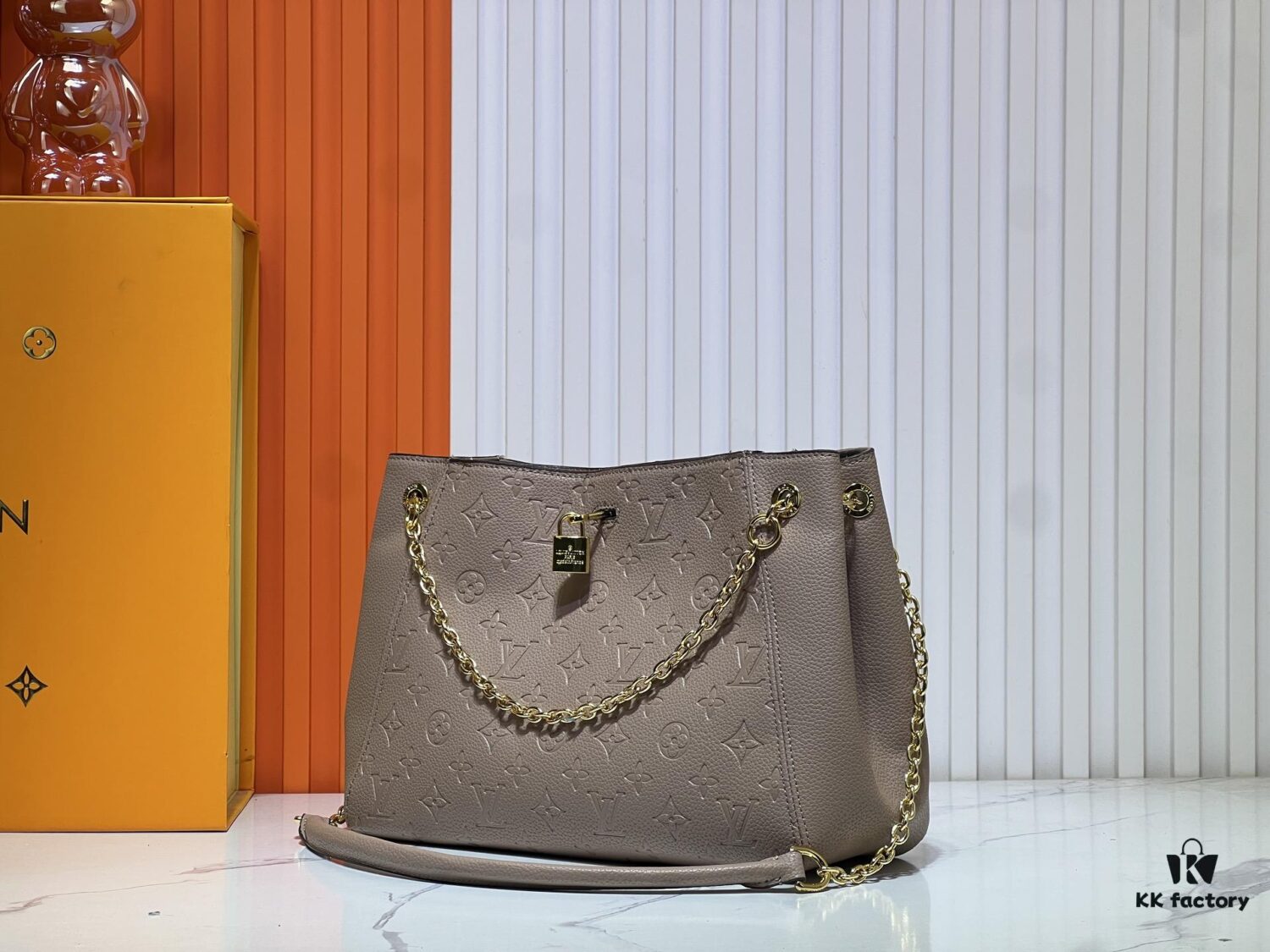 69305ef2f09edb6de4c50292 M14414 M14659 M14234 M Anytime Medium Handbag