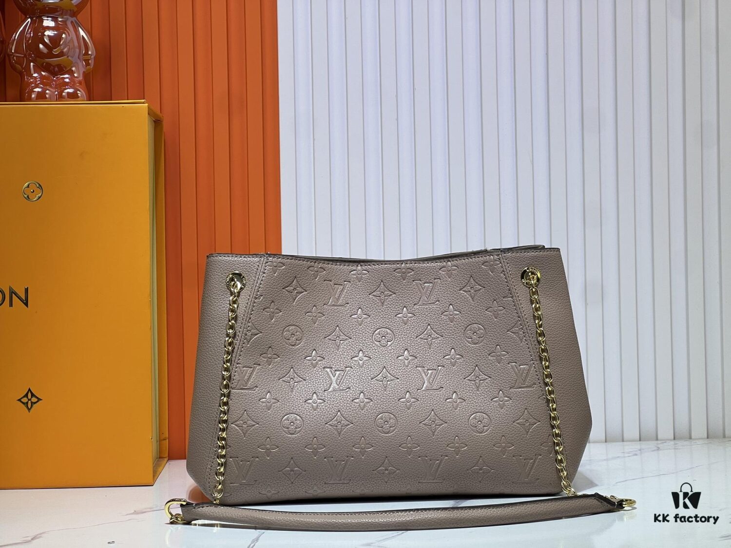 69305ef2f09edb6de4c50293 M14414 M14659 M14234 M Anytime Medium Handbag