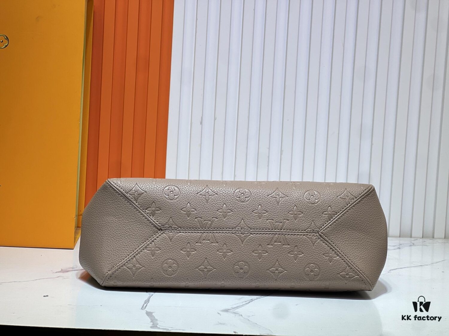 69305ef3f09edb6de4c50296 M14414 M14659 M14234 M Anytime Medium Handbag
