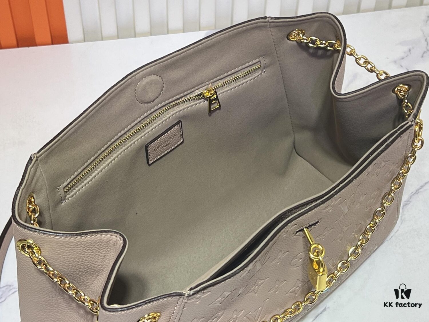 69305ef4f09edb6de4c50297 M14414 M14659 M14234 M Anytime Medium Handbag