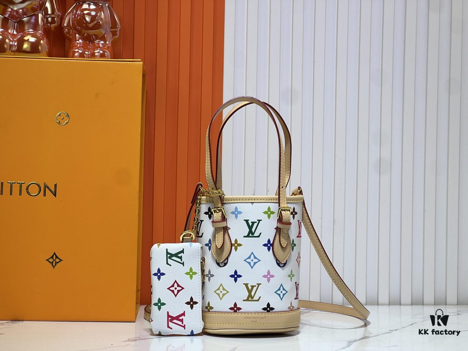 69305fcaf09edb6de4c5045e M81489 M13619 Lv➰ Longshang Village White Tricolor Upgrade Nano Bucket Bag