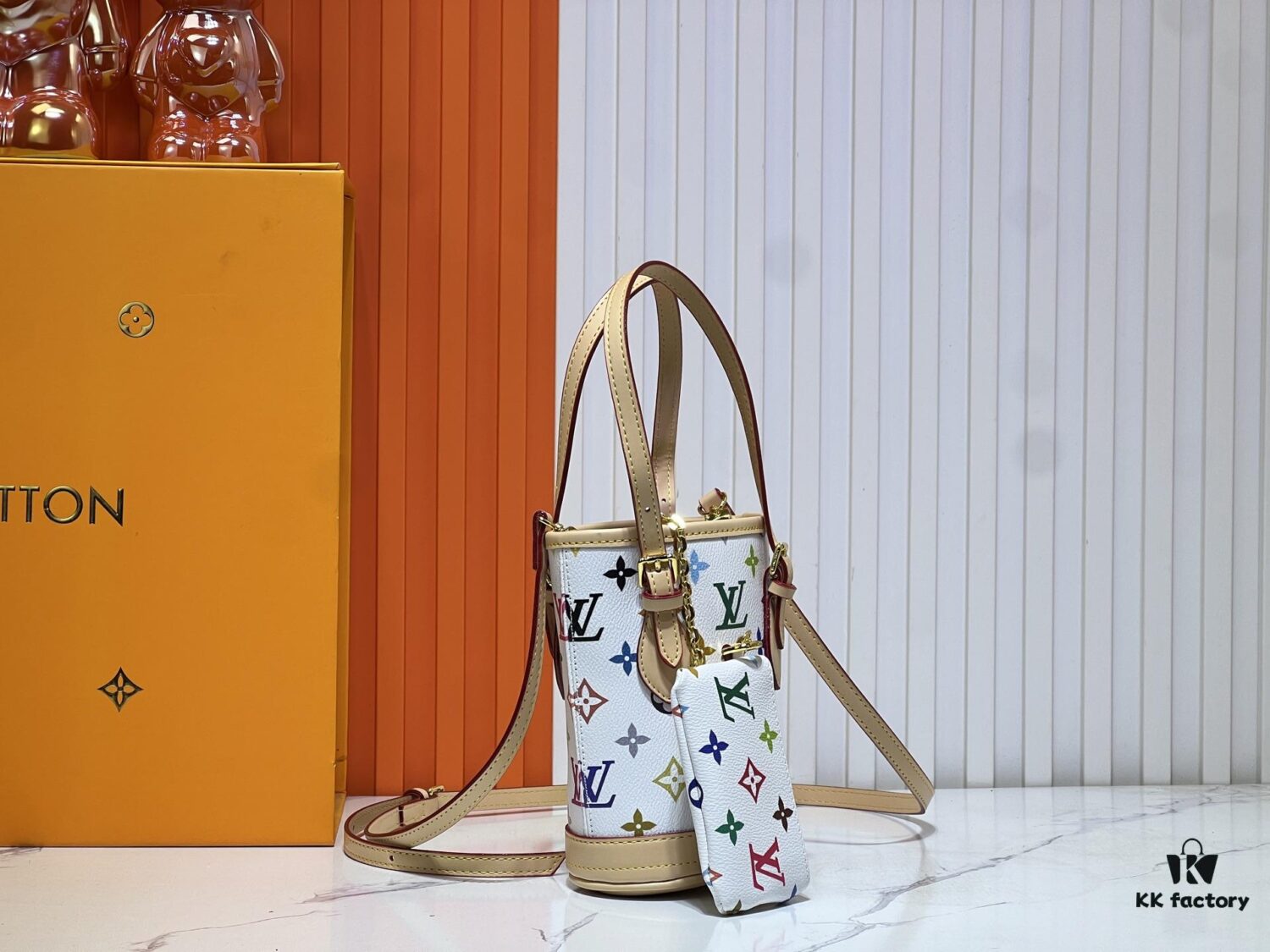 69305fcbf09edb6de4c5045f M81489 M13619 Lv➰ Longshang Village White Tricolor Upgrade Nano Bucket Bag