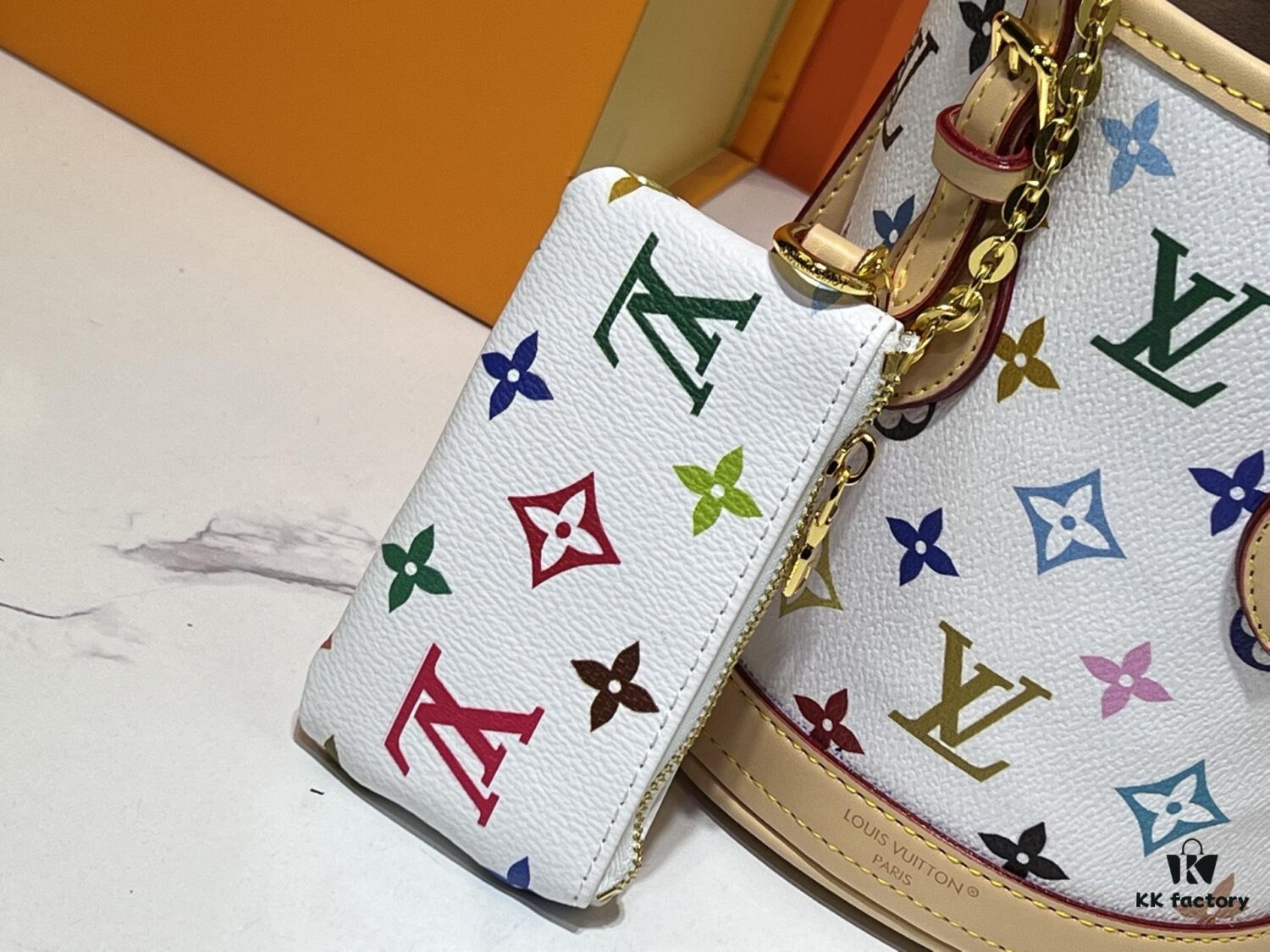 69305fcbf09edb6de4c50461 M81489 M13619 Lv➰ Longshang Village White Tricolor Upgrade Nano Bucket Bag