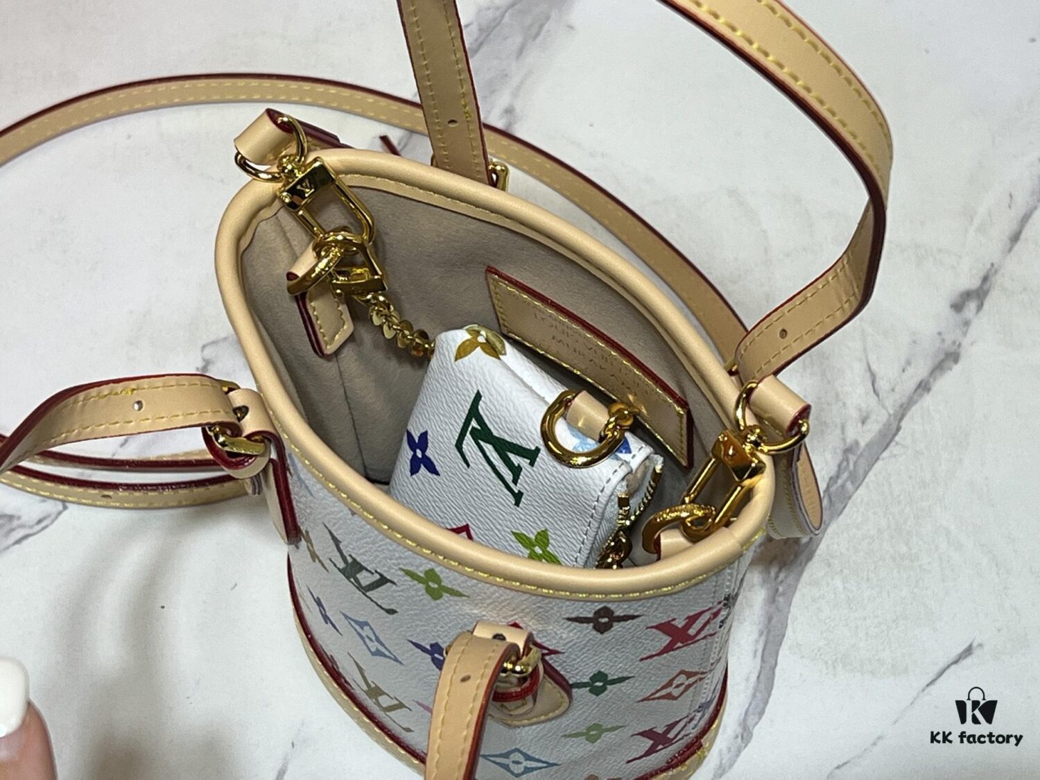 69305fcff09edb6de4c50464 M81489 M13619 Lv➰ Longshang Village White Tricolor Upgrade Nano Bucket Bag